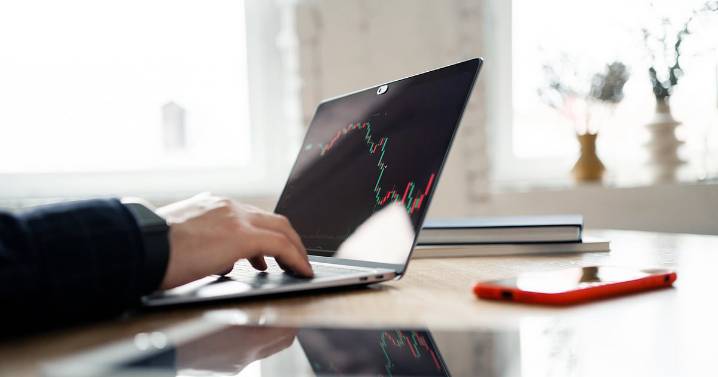 All Buys, No Gains: Three Stocks With 100% Buy Ratings But Deep In The Red