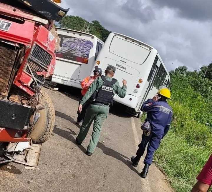 Al menos cinco heridos tras choque múltiple en El Cintillo