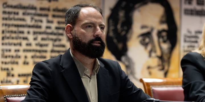 El juez del ‘caso Koldo’ se muestra sorprendido por la escasa vigilancia en el PSOE de los pagos en efectivo: “No me diga usted que eso es un sistema de control”