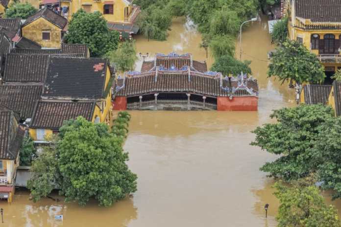 37 muertos por inundaciones y aludes de tierra a causa de lluvias históricas en Vietnam