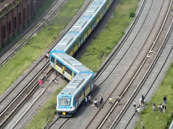 Servicio interrumpido. Descarriló una formación del Tren Sarmiento, a pocos metros de la estación Liniers