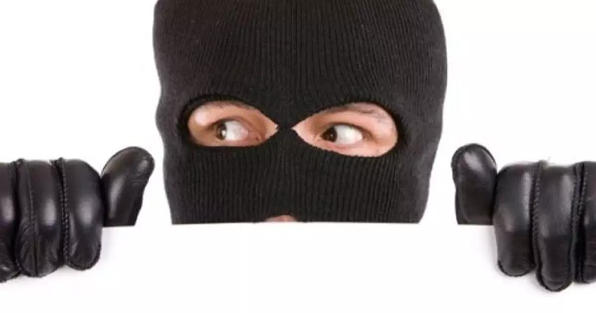 Karma instantáneo: En Argentina, una valiente mujer taclea a ladrón de teléfonos