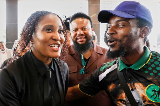 Acusan a hija de expresidente sudafricano de reclutar hombres para combatir en guerra Rusia