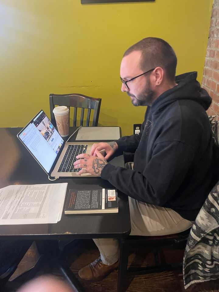 Familias se enfrentan al estigma y a la falta de ayuda alimentaria