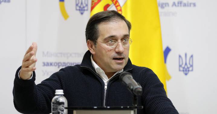 Albares se compromete a alcanzar este año «por lo menos» otros mil millones en ayuda militar para Ucrania
