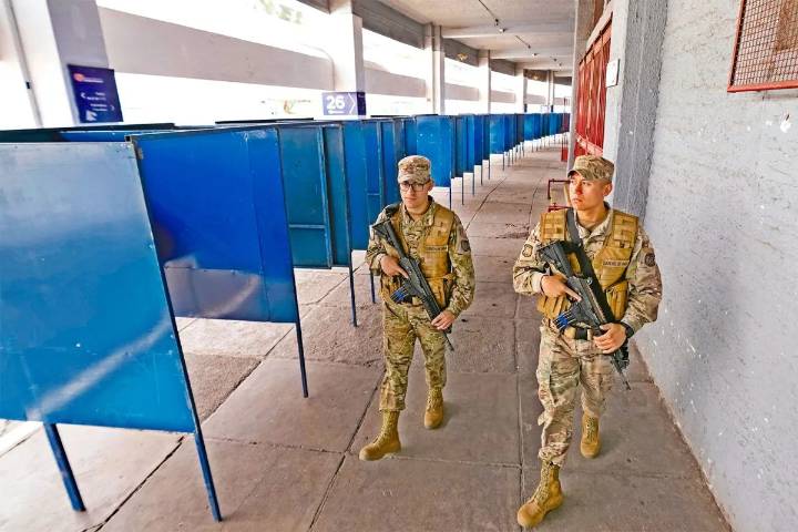 Chile vota nuevo presidente entre dos polos opuestos