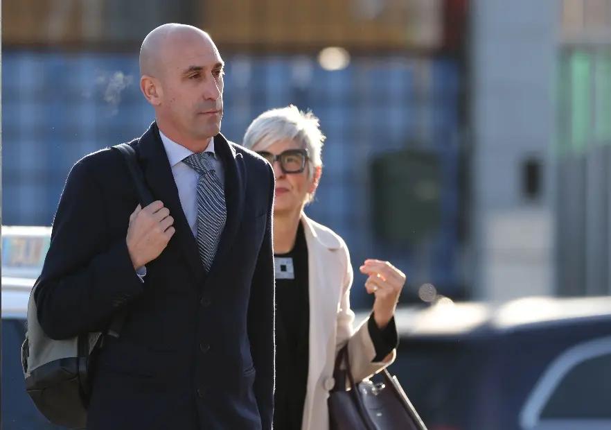 Rubiales: “No pediré perdón por beso a Jenni Hermoso”