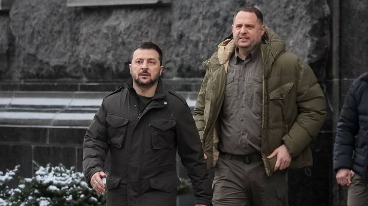 Zelenski deja caer a su mano derecha , implicado en un escándalo de corrupción