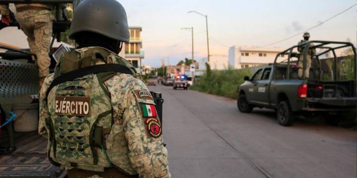 Ejército inhabilita laboratorio con más de cuatro toneladas de sustancias para la fabricación de droga en Culiacán