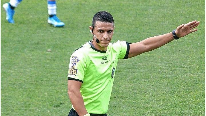 Un árbitro amenazó a un director técnico después de un partido: "Te voy a romper todo"