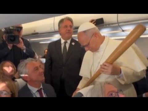 CBS News correspondent surprises Pope Leo with White Sox baseball bat gift