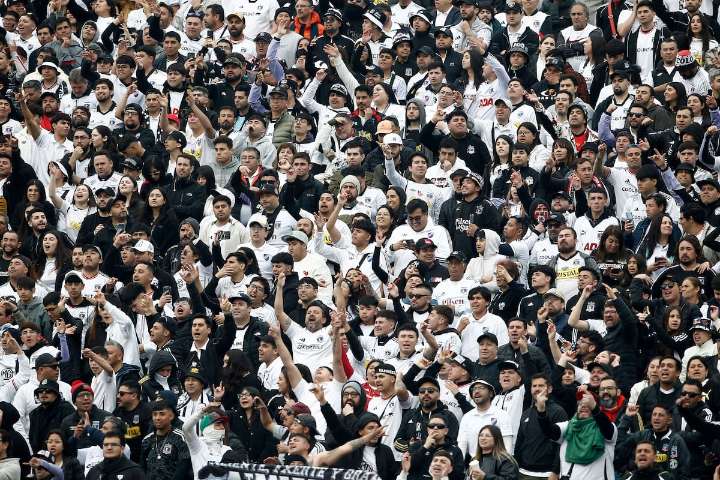 Blanco y Negro se querella contra cuatro barristas de Colo Colo por incidentes en el Estadio Nacional