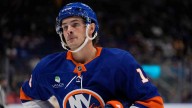 Islanders lose late game-tying goal in odd sequence vs. Blues