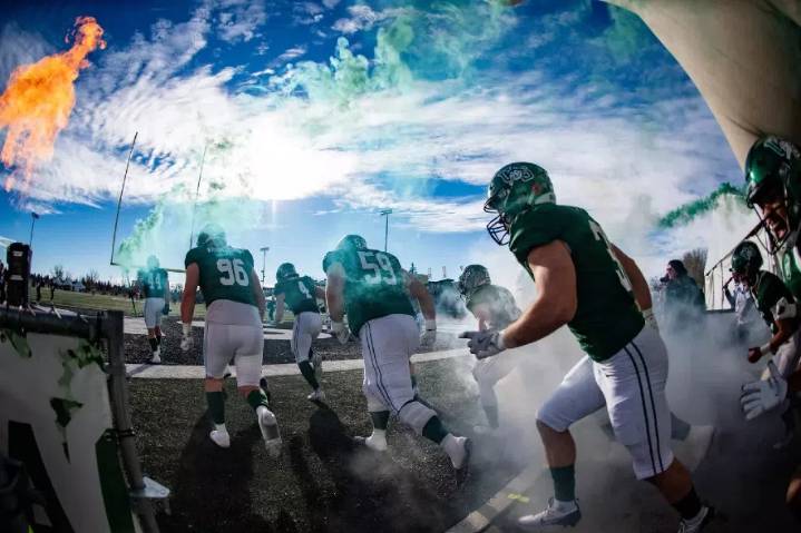 Vanier Cup berth on the line as Huskies and Gaels clash in Mitchell Bowl