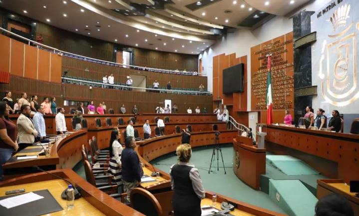 Guarda Congreso de Guerrero minuto de silencio por Carlos Manzo