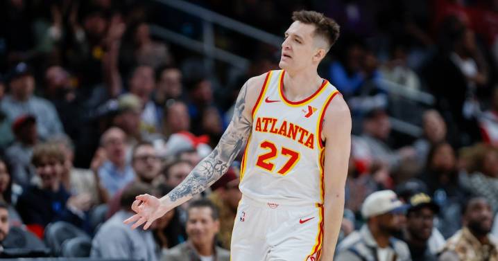 Vitsanity: Hawks hold on to beat Clippers off career night from Vit Krejci