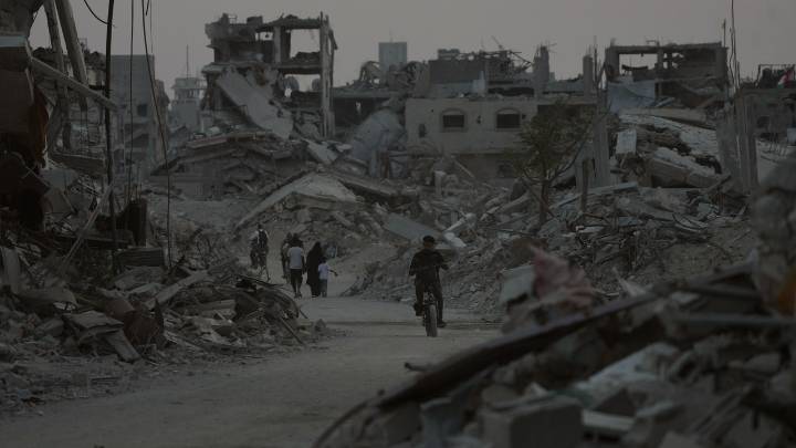 Un mes del falso alto el fuego: los ataques israelíes no cesan en Gaza y dejan 242 muertos mientras la ayuda humanitaria prometida sigue sin llegar