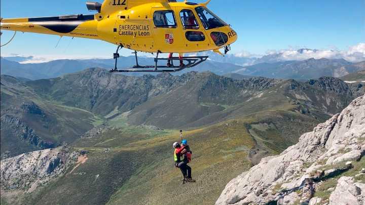 Al arduo rescate de cuatro montañeros con síntomas de hipotermia en Gredos