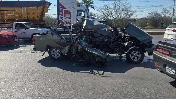 Conductor choca tracto camión y golpea al chofer tras accidente en Torreón; presuntamente estaba drogado