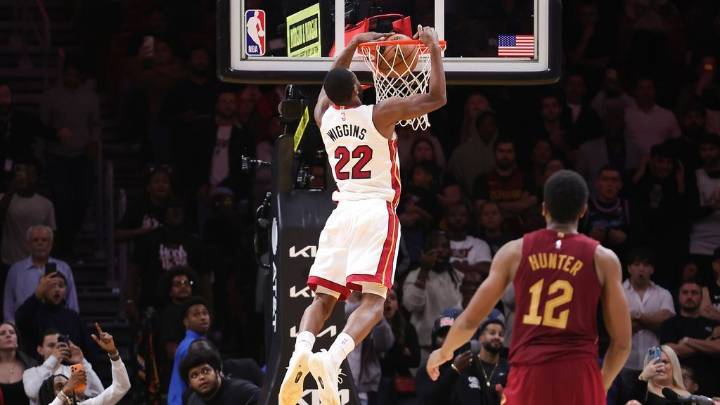Heat steal win over Cavs with buzzer