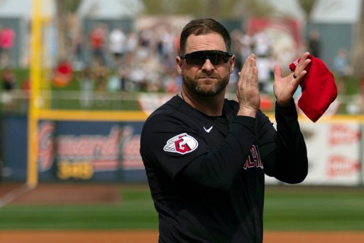 Cleveland's Steven Vogt and Milwaukee’s Pat Murphy win Manager of the Year for 2nd straight season