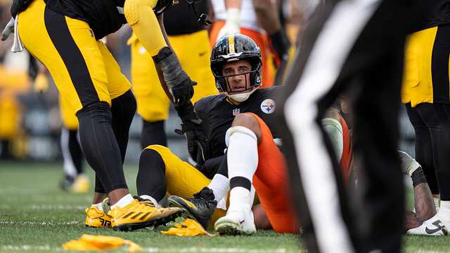 Steelers QB Aaron Rodgers leaves Bengals game with hand injury