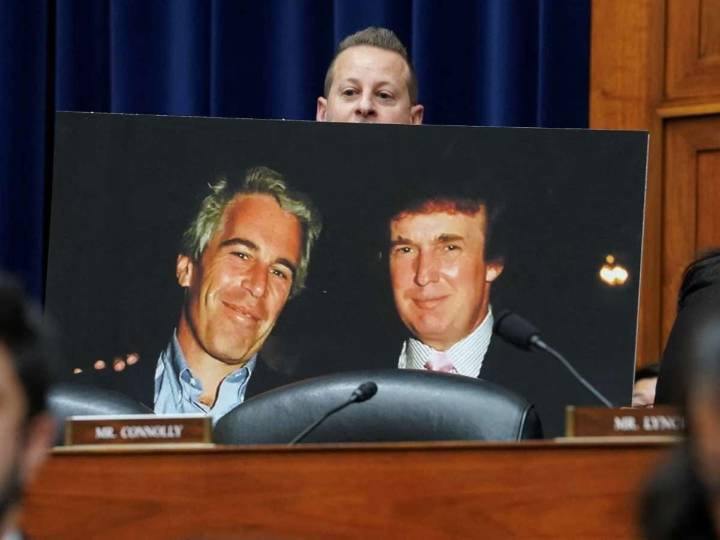 Epstein afirmó que Trump "sabía de la existencia de las chicas", según los demócratas
