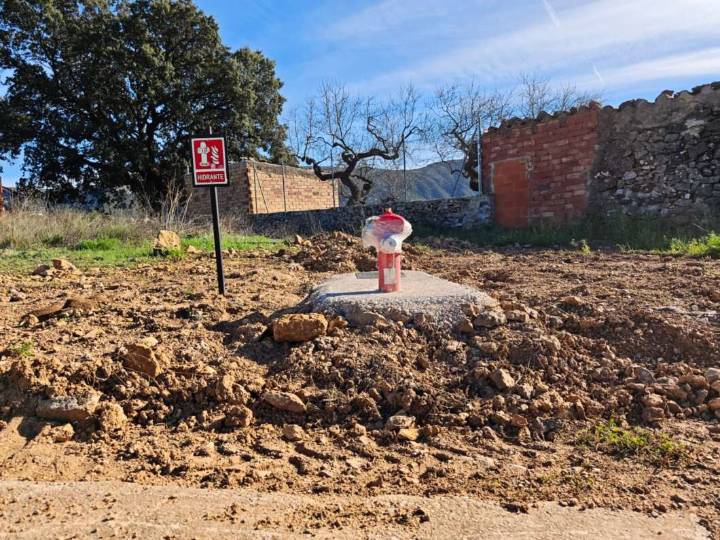La Torre d'en Besora reforça la xarxa de prevenció d'incendis amb la instal·lació de quatre hidrants