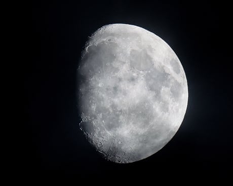 Starwatch: beautiful contrast as silver glow of moon passes Saturn’s golden light