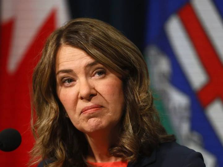 Nelson: Premier Smith fiddles with licence plates as Liberals burn Alberta