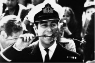 Tras despojarlo de todos sus títulos, Carlos III autorizó a su hermano Andrés a mantener la condecoración por Malvinas