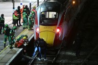 Reino Unido descarta motivos terroristas por ataque en un tren, los dos detenidos son británicos