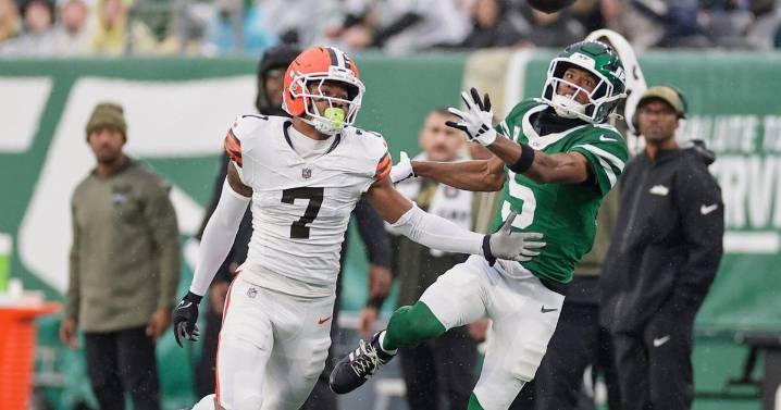 Jets place Garrett Wilson on IR with knee injury that will sideline him at least 4 weeks