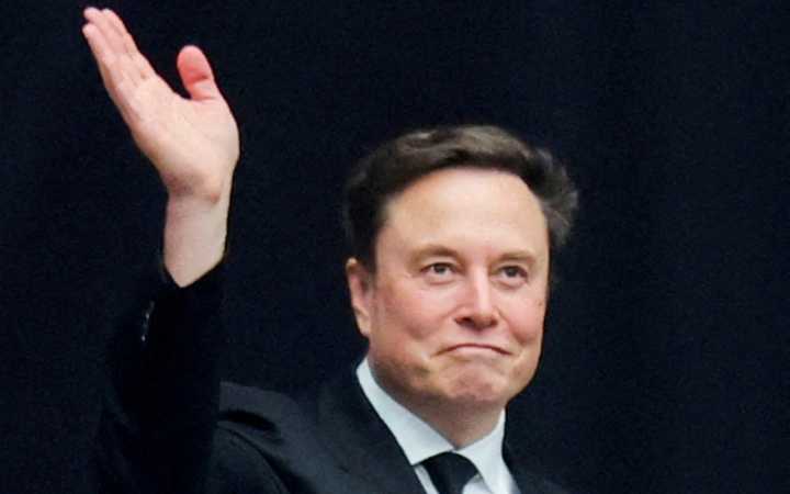 Elon Musk, a un paso de ser el primer billonario de la historia