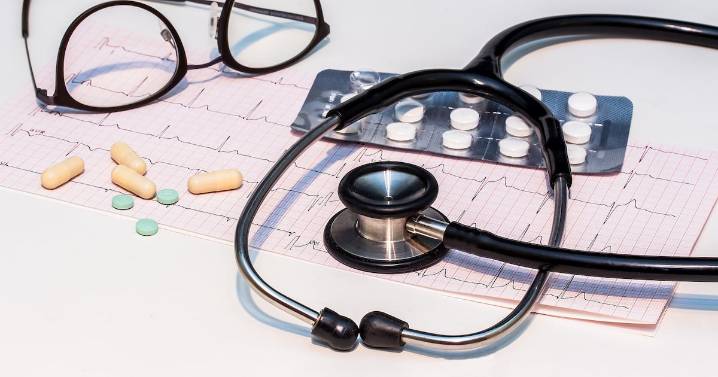 Tribunal decreta prisión preventiva para médico por presunta defradudación de más de $13 mil millones en licencias médicas