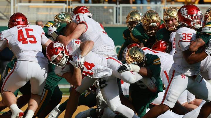 Conner Weigman accounts for 3 TDs as Houston wraps up 9