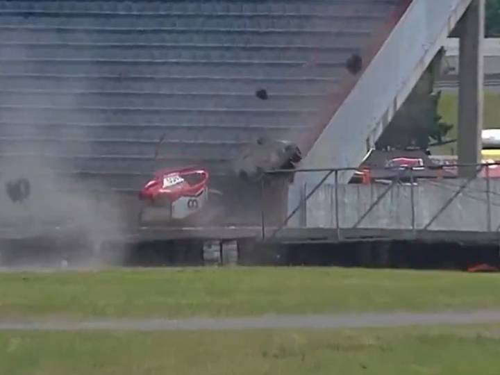 Brutal accidente en el Top Race: el auto de Luis Gastaldi se despistó y terminó en la tribuna del autódromo de Buenos Aires