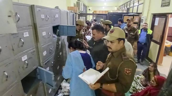 Red Fort blast aftermath: Police conduct surprise locker checks in Kashmir hospitals