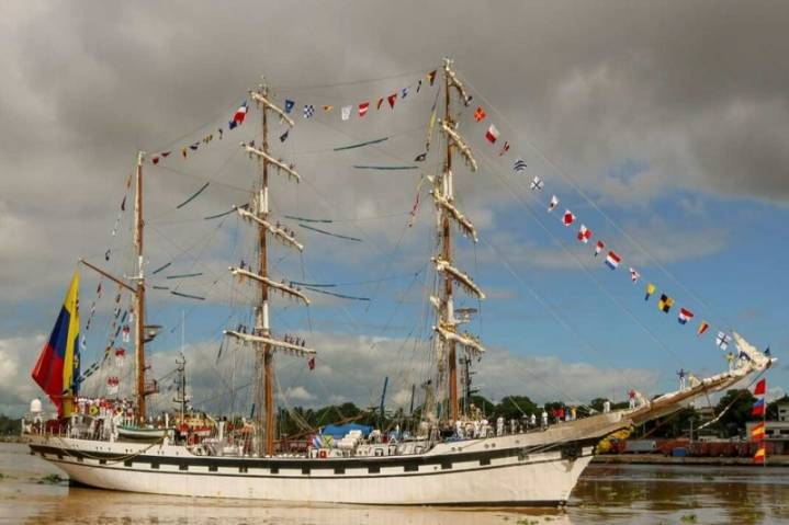 Buque Escuela Simón Bolívar llegó a Maracaibo en medio de festividades de La Chinita