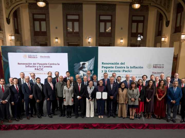 Sheinbaum renueva el Pacic: canasta básica mantiene precio de 910 pesos por seis meses más