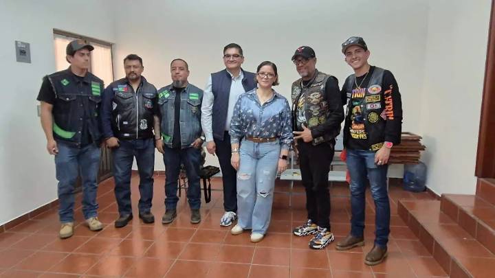 Motociclistas entregan 70 mil pesos al DIF de Tangancícuaro para apoyar a personas vulnerables