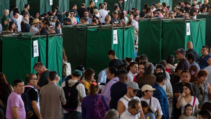Cierran mesas de elección presidencial en Chile para elegir al sucesor de Boric