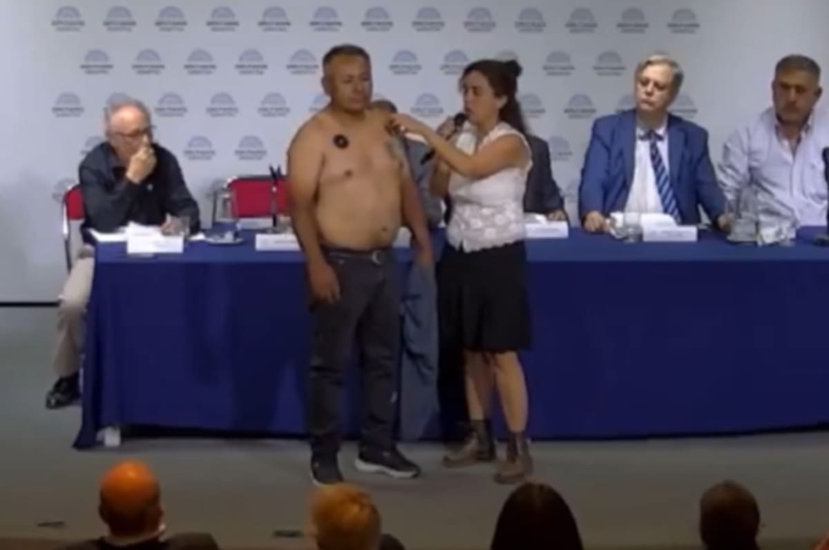 El "hombre imán". Polémica y repudio por un acto antivacunas organizado por una diputada de Pro en el Congreso