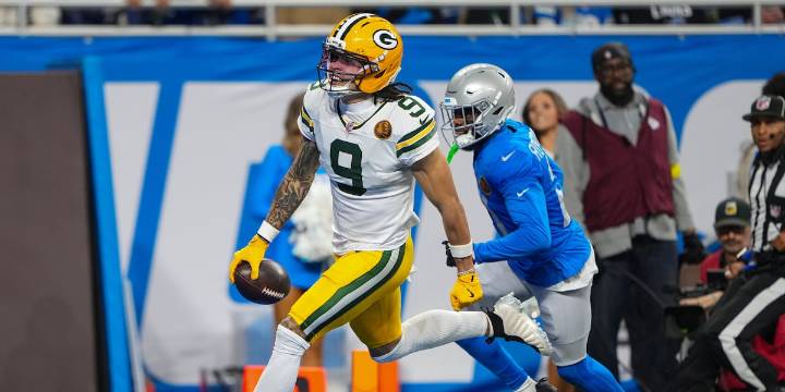 Love matches career high with 4 TD passes, lifting Packers to 31