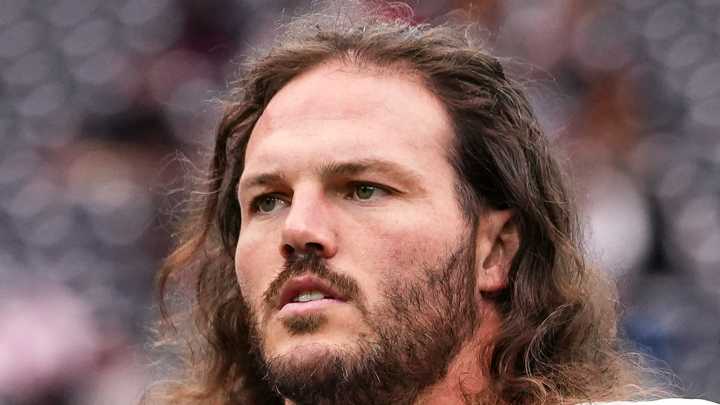 Broncos' Alex Singleton Undergoes Testicular Cancer Surgery