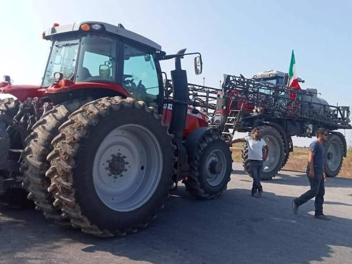Campesinos vuelven a cerrar carreteras en Tamaulipas