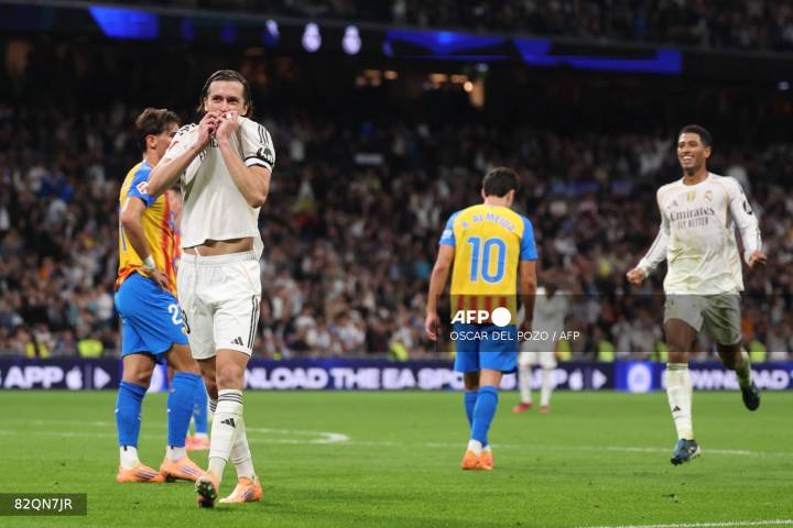 Real Madrid se divierte ante el Valencia y se afianza en el liderato