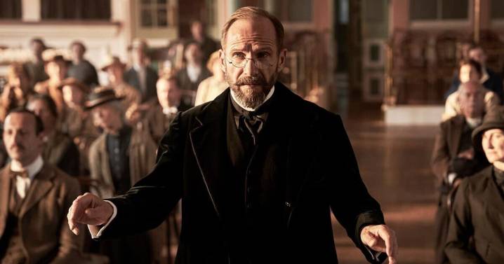 The Choral review – Ralph Fiennes stars in Alan Bennett’s World War I dramedy