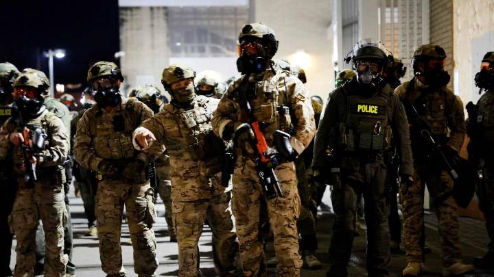 Una jueza bloquea la decisión de Trump de desplegar tropas de la Guardia Nacional en Portland