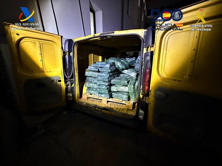 Dos toneladas de cocaína escondida entre fruta intervenidas en el Puerto de Valencia